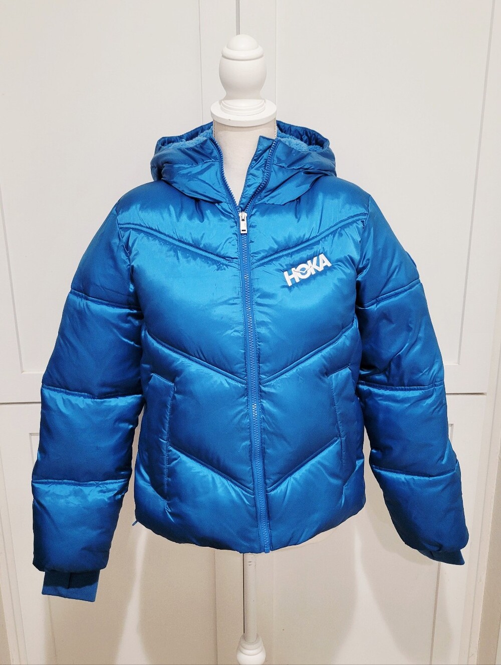 UGG Blue Puffer Coat with HOKA Logo Zip Front Hooded Jacket | Size Small